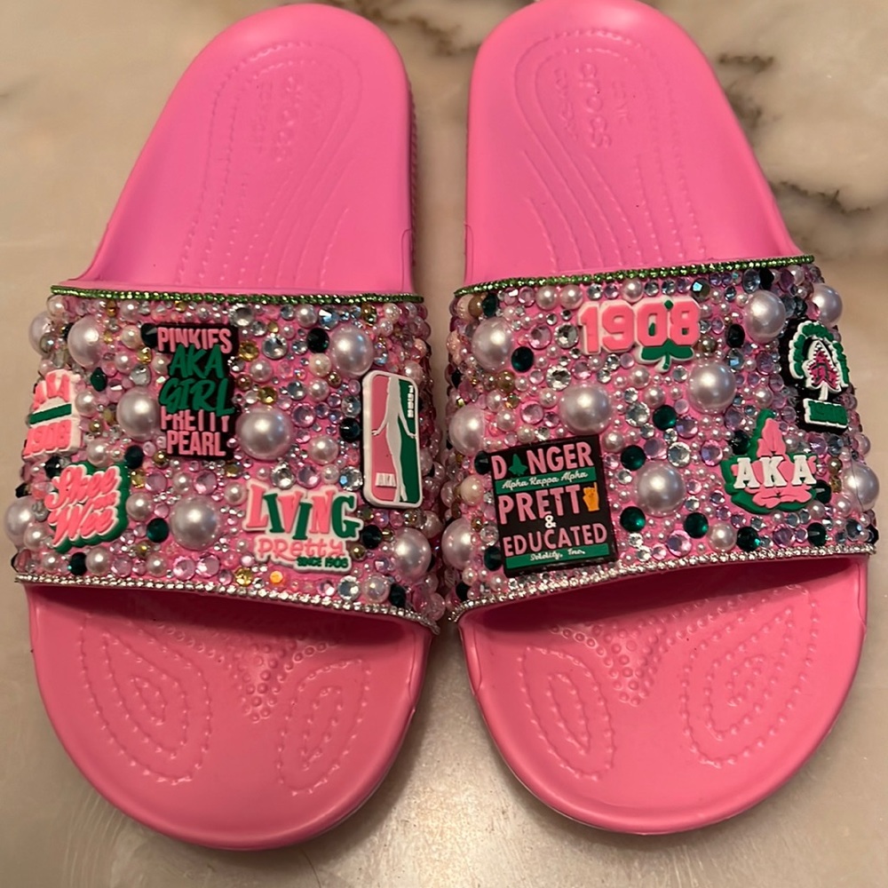Size 9 Aka inspired slides